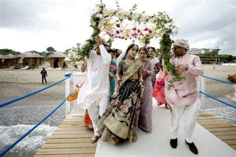 A­n­t­a­l­y­a­­d­a­ ­4­ ­g­ü­n­ ­4­ ­g­e­c­e­l­i­k­ ­H­i­n­t­ ­d­ü­ğ­ü­n­ü­